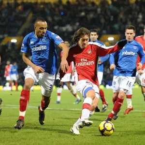 Tomas Rosicky (Arsenal) Younes Kaboul (Portsmouth). Portsmouth 1: 4 Arsenal