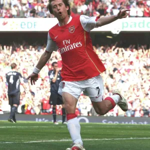 Tomas Rosicky celebrates scoring the 1st Arsenal goal