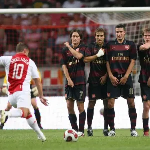 Tomas Rosicky, Mathieu Flamin, Robin van Persie and Alex Hleb in the Arsenal wall Tomas Rosicky, Mathieu Flamin, Robin van Persie and Alex Hleb in the Arsenal wall