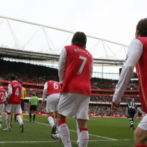 Tomas Rosicky and Mathieu Flamini (Arsenal) walk out onto the pitch