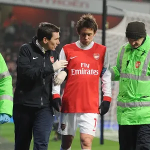 Tomas Rosicky is treated by Arsenla doctor Gary O Driscoll. Arsenal 5: 0 Leyton Orient