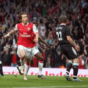 Tomas Rosicky's Thrilling Goal: Arsenal's First in a 3:1 Victory over Manchester City Tomas Rosicky's Thrilling Goal: Arsenal's First in a 3:1 Victory over Manchester City