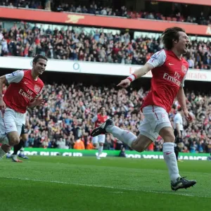 Tomas Rosicky's Triumph: The Thrilling Third Goal - Arsenal vs. Tottenham (2011-12)