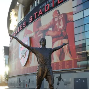 Tony Adams Statue Print