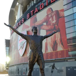 Tony Adams Statue: Arsenal Legend Overlooking Emirates Stadium (Arsenal vs. Everton, 2011-12)
