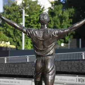 Tributo a Tony Adams, Presentación de la Estatua del Leyenda en el Estadio Emirates - Arsenal contra Nottingham Forest (2023-24)