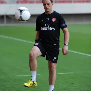 Tony Roberts Arsenal Goalkeeping coach. Olympiacos U19 2: 0 Arsenal U19 Tony Roberts Arsenal Goalkeeping coach. Olympiacos U19 2: 0 Arsenal U19