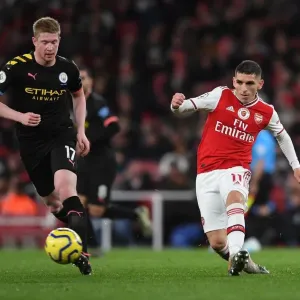 Torreira vs. De Bruyne: Intense Battle at Emirates Stadium - Arsenal vs. Manchester City, Premier League 2019-20 Torreira vs. De Bruyne: Intense Battle at Emirates Stadium - Arsenal vs. Manchester City, Premier League 2019-20