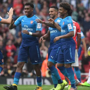 Triumphant Moment: Walcott, Iwobi, and Nelson Celebrate Arsenal's Goals (vs Benfica, Emirates Cup 2017-18) Triumphant Moment: Walcott, Iwobi, and Nelson Celebrate Arsenal's Goals (vs Benfica, Emirates Cup 2017-18)