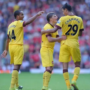 Triumphvolle Dreierzahl: Chamakh, Arshavin und Walcott feiern den Torerfolg von Arsenal im Anfieldstadion Triumphvolle Dreierzahl: Chamakh, Arshavin und Walcott feiern den Torerfolg von Arsenal im Anfieldstadion