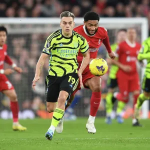 Trossard vs Gomez: A Premier League Battle - Liverpool vs Arsenal, 2023-24 Trossard vs Gomez: A Premier League Battle - Liverpool vs Arsenal, 2023-24