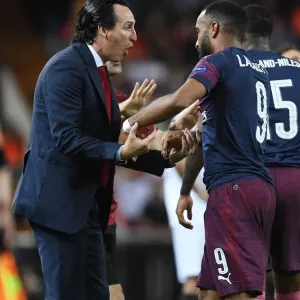 Unai Emery Coaches Alex Lacazette in Arsenal's UEFA Europa League Semi-Final Showdown with Valencia Unai Emery Coaches Alex Lacazette in Arsenal's UEFA Europa League Semi-Final Showdown with Valencia
