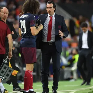 Unai Emery Coaches Matteo Guendouzi during Tense Arsenal-Valencia Europa League Semi-Final Unai Emery Coaches Matteo Guendouzi during Tense Arsenal-Valencia Europa League Semi-Final
