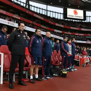 Unai Emery Hommage aux Morts : Un Moment de Silencie au Stade d'Emirates du Arsenal (2019-20)