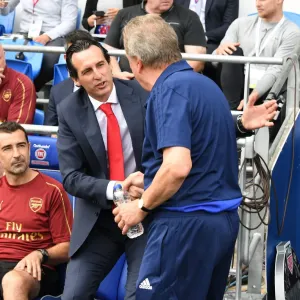 Unai Emery and Neil Warnock: Pre-Match Handshake between Arsenal and Cardiff Managers (2018-19) Unai Emery and Neil Warnock: Pre-Match Handshake between Arsenal and Cardiff Managers (2018-19)
