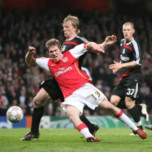 Unfair Play: Hleb Fouled by Kuyt, No Penalty Called in Arsenal vs. Liverpool Champions League Match
