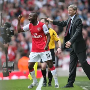 Unforgettable Moment: Gallas's Goal Celebration with Wenger (Arsenal vs. Manchester United, 2007)