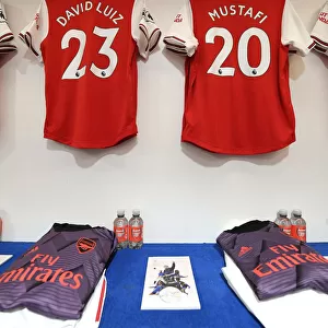 Unity in the Huddle: Arsenal's Pre-Match Moment before the Chelsea Showdown, Premier League 2019-20