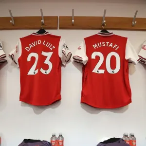 Unity in the Huddle: Arsenal's Pre-Match Moment before the Chelsea Showdown, Premier League 2019-20