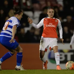 Van de Donk vs. Roche: Intense Clash in Arsenal Ladies vs. Reading FC Women's WSL 1 Match