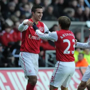 Van Persie, Arshavin, Benayoun: Celebrating Arsenal's Goals Against Swansea City (2011-12)