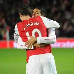 Van Persie and Santos in Action: Arsenal vs. Fulham (2011-12) Van Persie and Santos in Action: Arsenal vs. Fulham (2011-12)