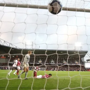 Van Persie Stuns West Ham: The Thrilling First Goal for Arsenal
