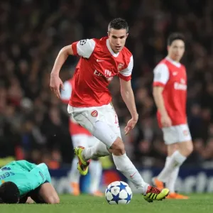 Van Persie vs Busquets: Arsenal's Edge over Barcelona in the 2011 Champions League Van Persie vs Busquets: Arsenal's Edge over Barcelona in the 2011 Champions League