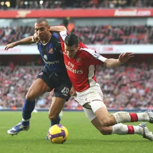 Van Persie vs. Ferdinand: Stalemate at Emirates, Arsenal vs. Sunderland, Barclays Premier League, 2009 Van Persie vs. Ferdinand: Stalemate at Emirates, Arsenal vs. Sunderland, Barclays Premier League, 2009