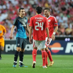 Van Persie vs. Garay: Clash of Titans in Arsenal's Pre-Season Battle with Benfica (2011) Van Persie vs. Garay: Clash of Titans in Arsenal's Pre-Season Battle with Benfica (2011)