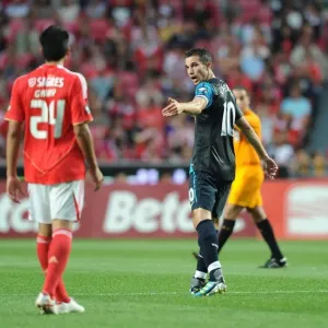 Van Persie vs. Garay: Clash of the Titans - Benfica vs. Arsenal Pre-Season Friendly, 2011 Van Persie vs. Garay: Clash of the Titans - Benfica vs. Arsenal Pre-Season Friendly, 2011