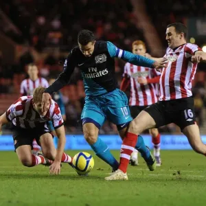 Van Persie vs Turner and O'Shea: Intense Battle in Sunderland's FA Cup Clash with Arsenal