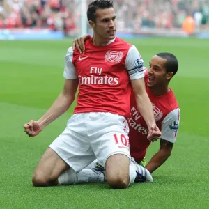 Van Persie and Walcott Celebrate Arsenal's First Goal Against Sunderland (2011-12)