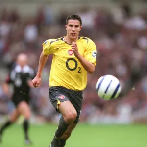Van Persie's Determined Performance: Arsenal vs. West Ham United, 2005
