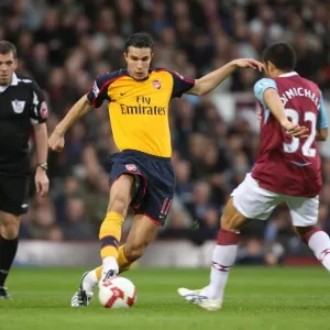 Van Persie's Double Strike: Arsenal Overpowers West Ham, 2008 Van Persie's Double Strike: Arsenal Overpowers West Ham, 2008