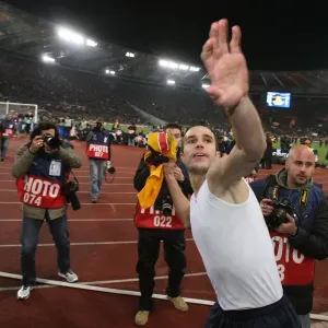 Van Persie's Euphoria: Arsenal Survives AS Roma in Dramatic UCL Penalty Shootout