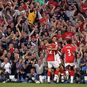 Van Persie's Euphoric Goal: Arsenal's Thrilling 1-0 Victory Over Fulham in the Premier League (Feat. Bendtner & Sagna)