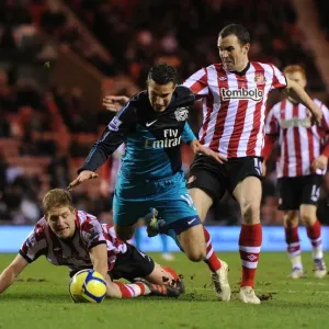 Van Persie's FA Cup Battle: Sunderland vs Arsenal - Turner and O'Shea Challenge the Dutch Star