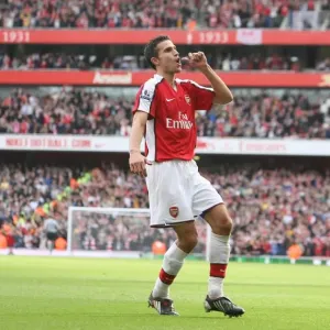 Van Persie's Hat-Trick: Arsenal Crushes Tottenham 3-0