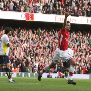 Van Persie's Hat-Trick: Arsenal's Triumphant 3-0 Victory Over Tottenham in the Premier League, October 2009