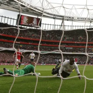 Van Persie's Strike: Arsenal's 3rd Goal vs. Tottenham, 31/10/2009