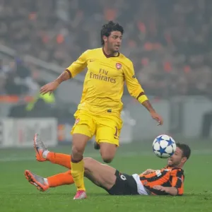Vela Scores Against Rat: Arsenal vs. Shakhtar Donetsk in UEFA Champions League