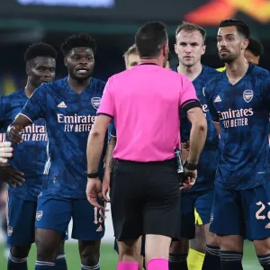 Villarreal vs. Arsenal: Thomas Partey and Pablo Mari Protest Dani Ceballos Red Card in Europa League Semi-Final Amidst Empty Stands