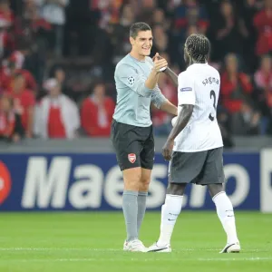 Vito Mannone and Bacary Sagna celebrate the Arsenal victory