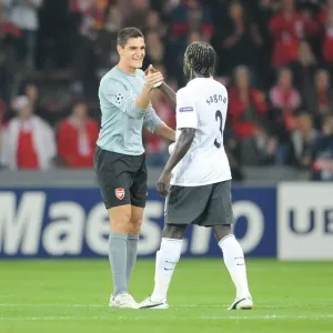 Vito Mannone and Bacary Sagna celebrate the Arsenal victory Vito Mannone and Bacary Sagna celebrate the Arsenal victory
