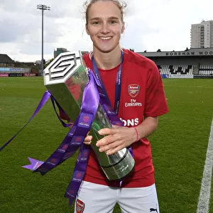 Vivianne Miedema Lifts WSL Trophy: Arsenal Women Celebrate Championship Win Against Manchester City