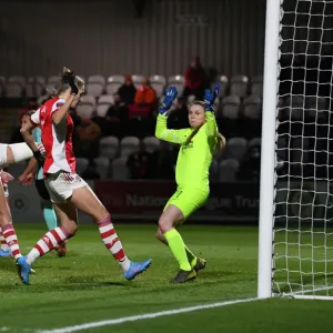 Vivianne Miedema Scores the Opener: Arsenal Women vs Brighton Hove Albion in FA WSL Action