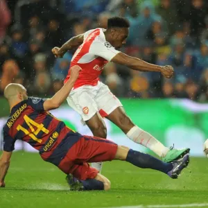 Welbeck vs. Mascherano: A Tense Shooting Showdown in the Barcelona vs. Arsenal UEFA Champions League Clash