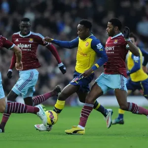 Welbeck vs. West Ham: Intense Battle at the Boleyn Ground (Arsenal vs. West Ham, Premier League 2014-15)