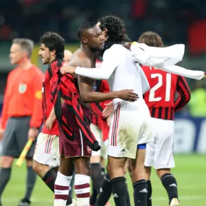 William Gallas (Arsenal) and Alessandro Nesta (Milan) at the final whistle